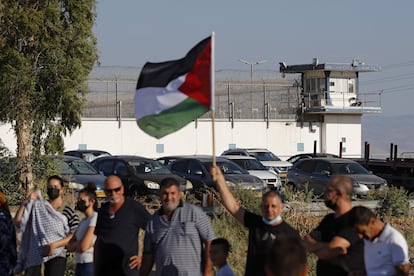 Protesta palestina, el sábado ante la prisión israelí de Gilboa.