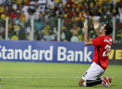 Un jugador egipcio celebra el triunfo de su selección en la Copa de África