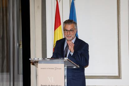 El periodista Carlos Alsina, el lunes en la ceremonia de entrega en Madrid del premio de periodismo Francisco Cerecedo.