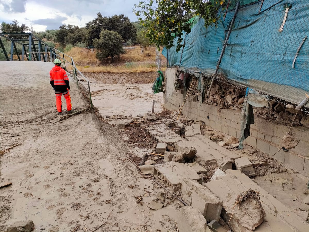 Los bomberos de Loja denuncian al alcalde y a otros tres cargos por incumplir una sentencia que obliga a tener seis efectivos por turno