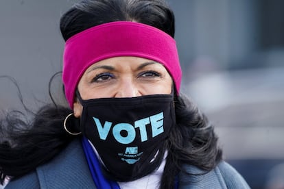 Una asistente a un mitin de campaña del Partido Demócrata en Cleveland, Ohio.