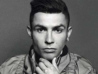 Cristiano Ronaldo posa en exclusiva para ICON en Madrid. Lleva una cazadora Dsquared2.