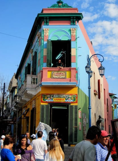 Caminito, en el barrio de La Boca, es una de las calles más famosas de Buenos Aires.