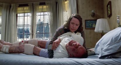 Kathy Bates y Caan, en 'Misery'.