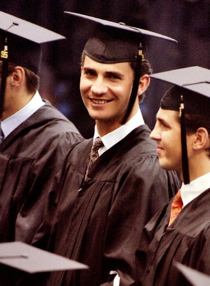 26 de mayo de 1995. Don Felipe de Borbón sonríe durante la ceremonia de graduación en la Universidad de Georgetown (Washington) en la que cursó un posgrado en relaciones internacionales.