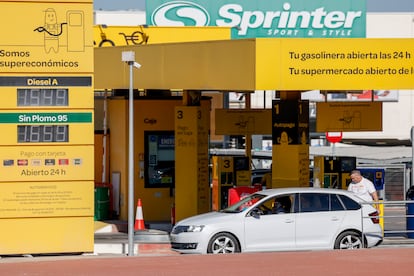 Una gasolinera, en Sevilla.