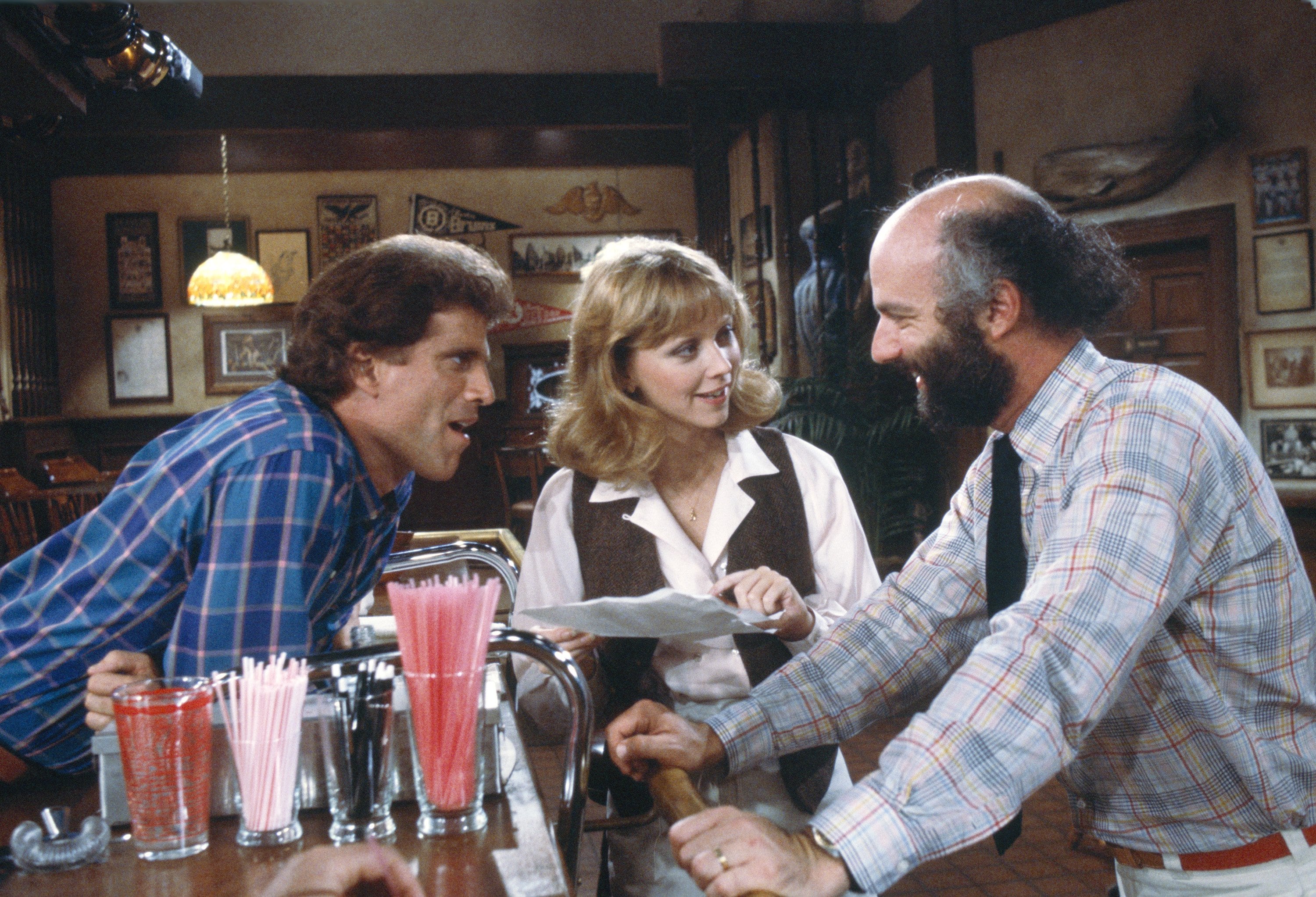 Muere a los 85 años James Burrows, creador de 'Cheers' y genio de series como 'Friends' o 'Frasier'