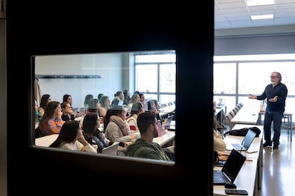 Estudiantes en una clase de la Universidad de Valencia, en febrero de 2023.