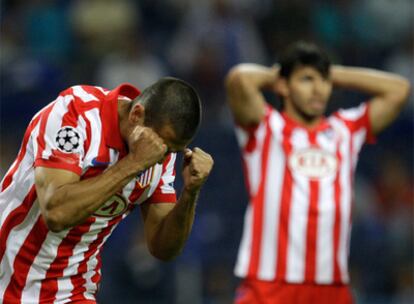 Juanito y Agüero se lamentan durante el encuentro