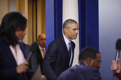 Barack Obama llega a su última rueda de prensa como presidente de los Estados Unidos, en Washington. 