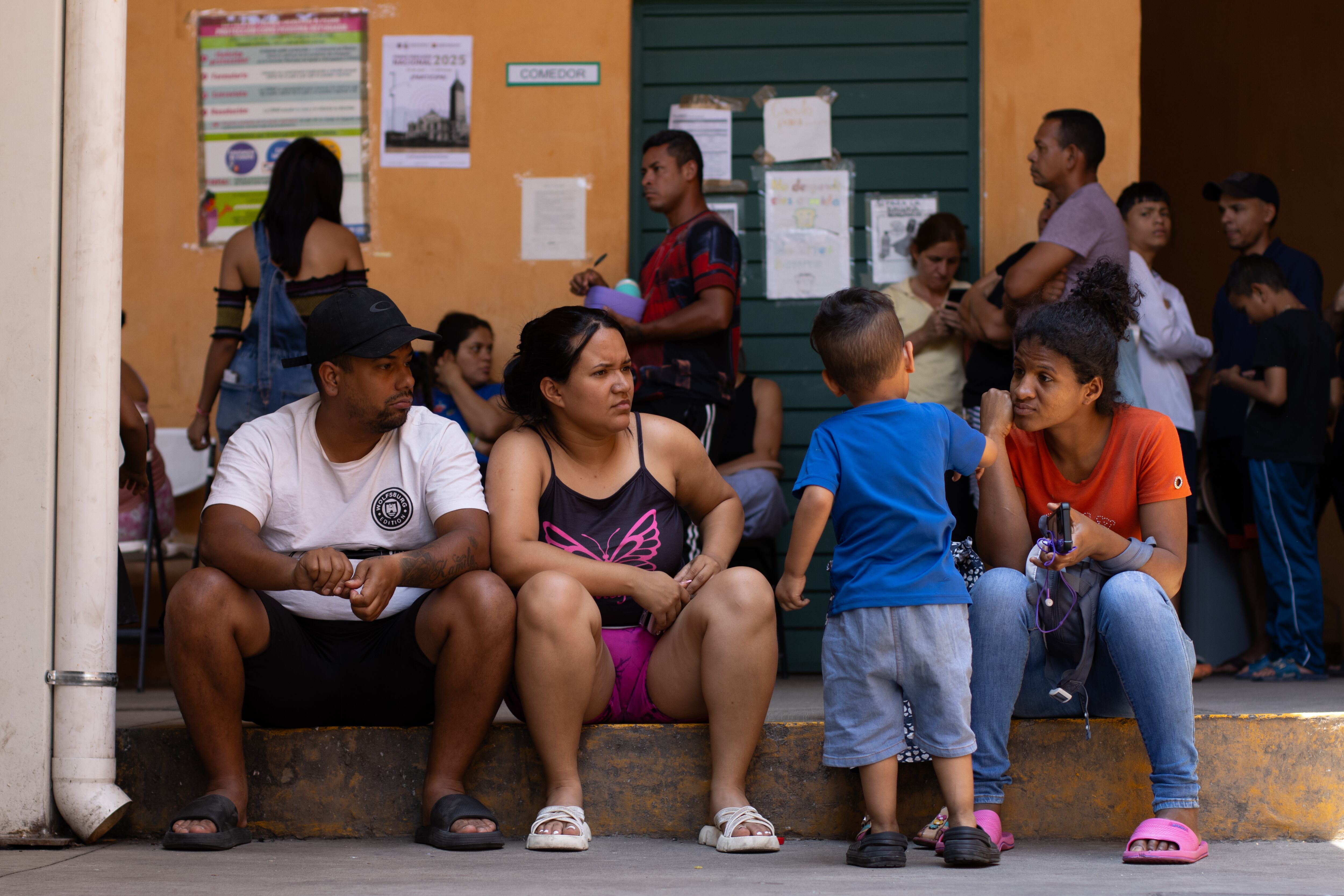 Familias de migrantes durante su estancia en el Centro de Asistencia Vasco de Quiroga, en Ciudad de México, el 16 de mayo 2025.