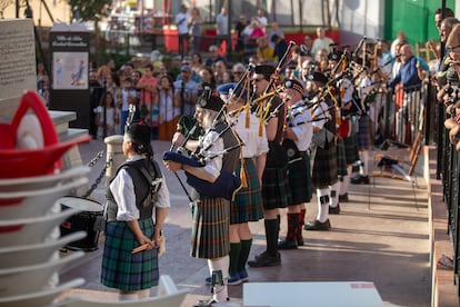Gaiteros en la celebración del Douglas Day en Teba, en 2024.
