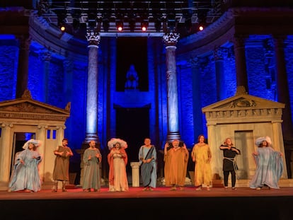 Escena de 'Las nubes', en el Teatro Romano de Mérida.