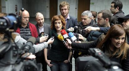 Parlamentarios de Bildu y Aralar-NaBai, tras registrar la moción de censura.