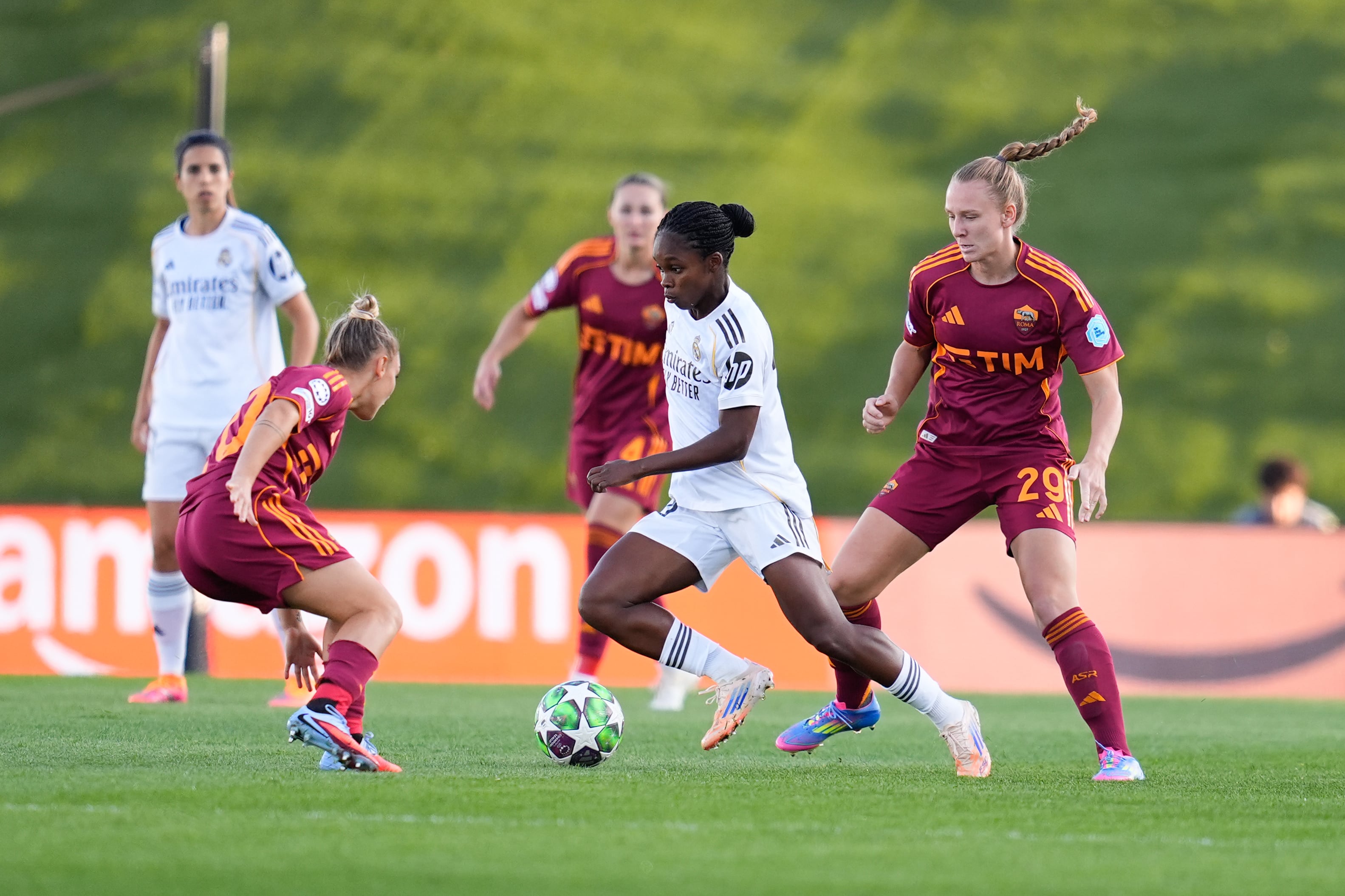 El nuevo Real Madrid vuela ante la Roma en su estreno en la Champions