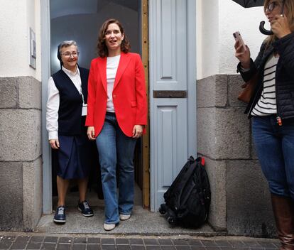 Ayuso votando este domingo para las elecciones municipales y autonómicas de 2023.