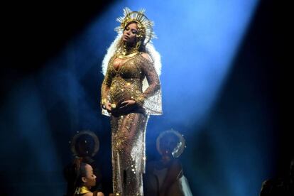 Actuación de Beyonce en los Grammy.