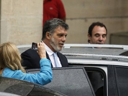 Gianfranco Macri sale de los tribunales federales de Buenos Aires, tras declarar por presunta corrupción ante el juez Claudio Bonadio.