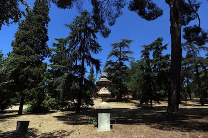 La Quinta de Torre Arias (en la imagen) es un lugar idílico a un lado de la calle de Alcalá, cedido al Ayuntamiento de Madrid por los condes de Torre Arias en 1986.