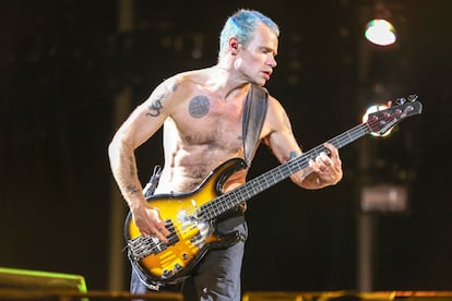 Flea, el guitarrista de los Red Hot Chili Peppers, también demostró estar en una excelente forma.