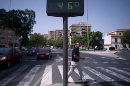 Un termómetro marca 46 grados este miércoles en Sevilla.