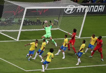 Gol de Fernandinho no próprio gol.