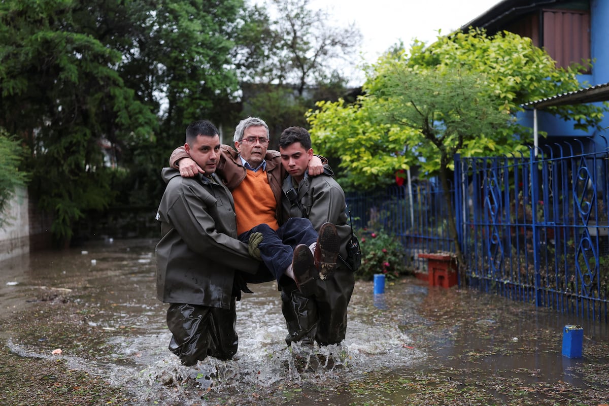 Una lluvia torrencial e inesperada desborda Santiago de Chile
