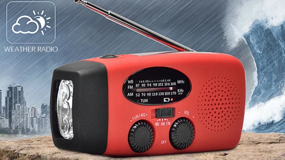 Radio de emergencia con carga solar y luz led.
