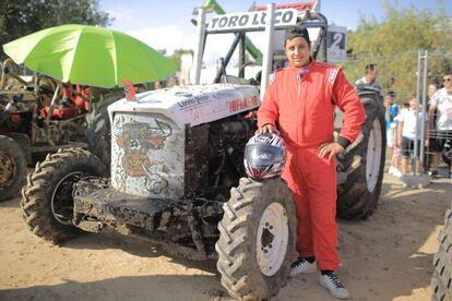 Adrián Rebolledo tiene 24 años y es el más joven de los pilotos. Rebolledo es uno de los 12 competidores que aspira a obtener un premio. El primer lugar se lleva 1.200 euros, el segundo 800, y el tercero 500.