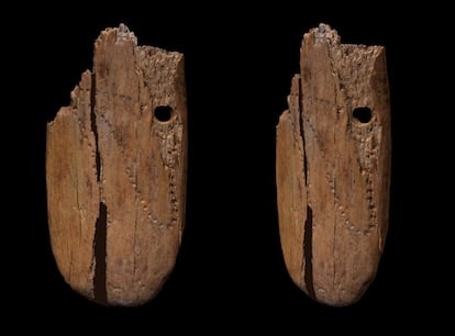 Vistas dorsal y ventral del colgante encontrado en la cueva de Stajnia.