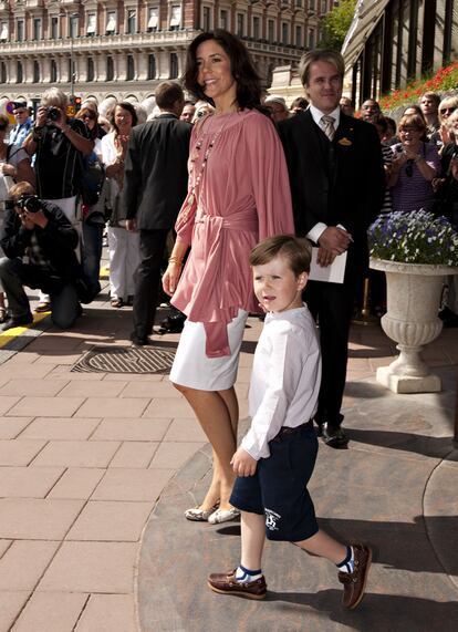 Mary de Dinamarca ha viajado a Estocolmo con su hijo Federico, que será uno de los pajes que acompañarán hasta el altar a la princesa