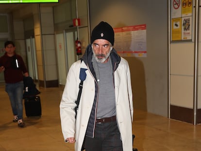 Imanol Arias, en el aeropuerto de Barajas.