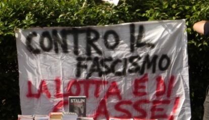 Una manta en contra del fascismo en Trieste, Italia.