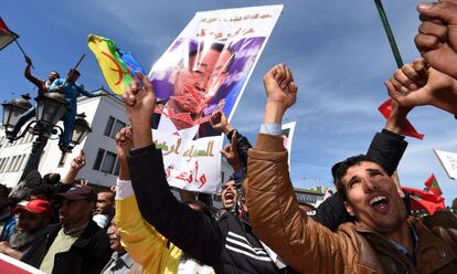 Un grupo de manifestantes protesta en Rabat el pasado domingo contra el secretario general de la ONU, Ban Ki-Moon.