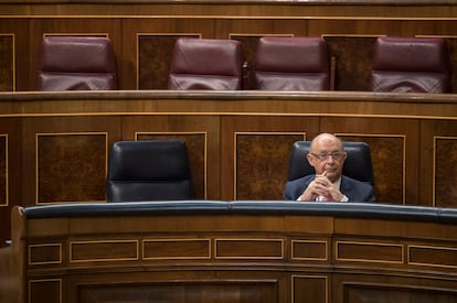 El exministro de Hacienda, Cristóbal Montoro, en el Congreso. 