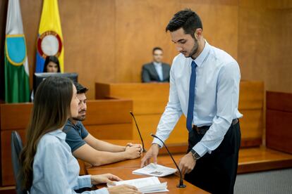 Un abogado en un tribunal de Colombia.