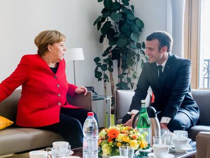 O presidente francês, Emmanuel Macron, e a chanceler alemã, Angela Merkel, na quinta-feira em Bruxelas