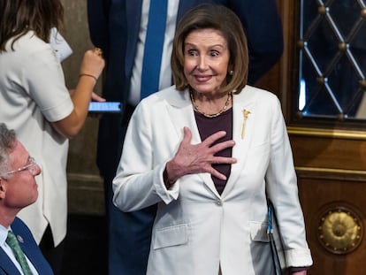 La presidenta de la Cámara de Representantes, Nancy Pelosi, antes de su renuncia en el Capitolio, este jueves.