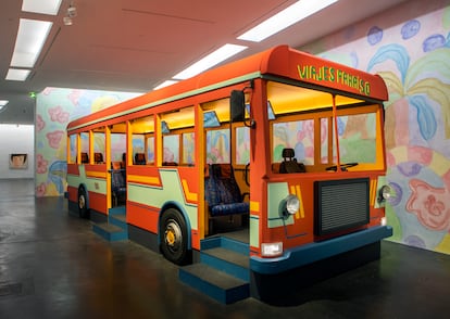 Sol Calero 'El Autobus' Kiasma_2022_1 CRÉDITOS: Sol Calero, El Autobús, 2022. Installation view, Finnish National Gallery. Courtesy of the artist. Photo by Petri Virtanen.
Kiasma, näyttely, ARS 22 - Eläviä kohtaamisia , Living encounters
8.4.–16.10.2022.
Sol Calero
1982 Venezuela
Asuu / Based in Berlin
El Autobús
Linja-auto
2019
installaatio
installation
Courtesy of the artist
Ripustuskuva
Kuva / Photo: Kansallisgalleria / Finnish National Gallery / Petri Virtanen.