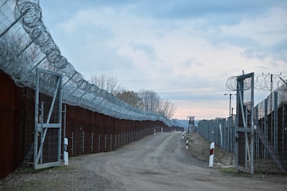 Valla fronteriza entre Hungría y Serbia, cerca del pueblo húngaro de Roszke, el 27 de noviembre.