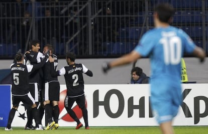 Los jugadores del Málaga celebran un gol.