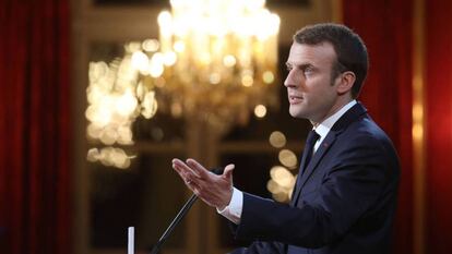 El presidente francés, Emmanuel Macron, en su discurso de Año Nuevo a los medios este miércoles en París.