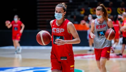 Queralt Casas, en el entrenamiento de la selección del sábado tras conocerse los positivos de Alba Torrens y Queralt Casas. feb