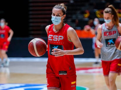 Queralt Casas, en el entrenamiento de la selección del sábado tras conocerse los positivos de Alba Torrens y Queralt Casas. feb