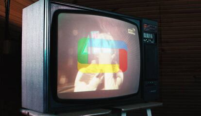 Televisor CRT con logo de Google TV.