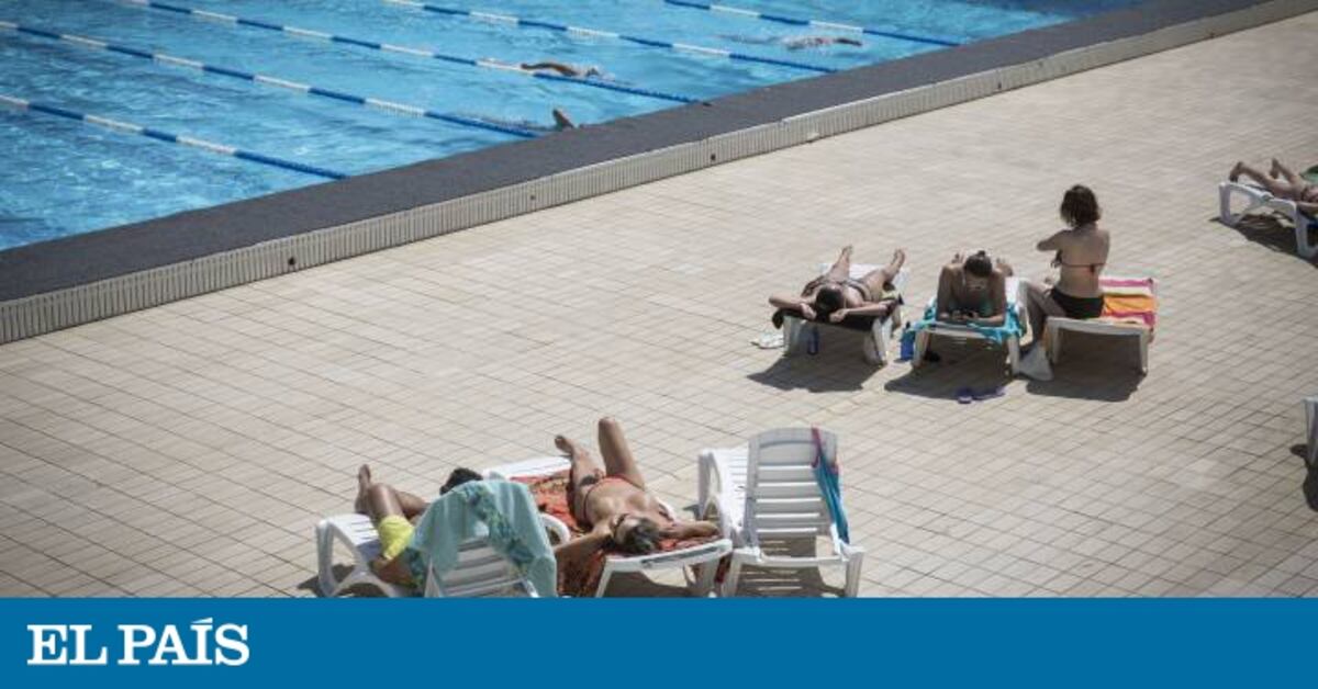 women-now-free-to-go-topless-in-all-of-barcelona-s-municipal-pools
