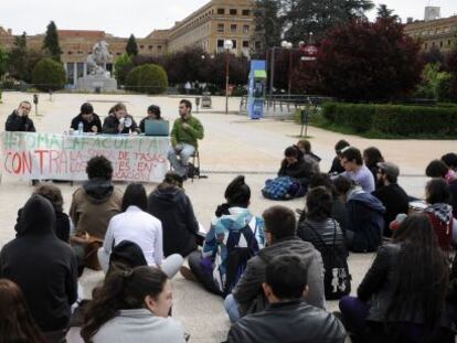 Protesta en la Universidad Complutense por los recortes.