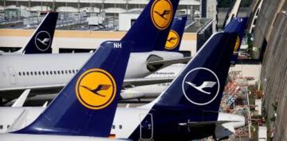 Aviones Lufthansa en el aeropuerto de Fankfurt, Alemania.