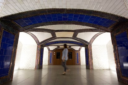 Antiguo vestibulo de la esi&oacute;n de metro de Pacifico que fue obra del arquitecto Antonio Palacios. 