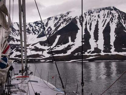 Cubierta del velero Sterna a su llegada a la isla del Oso.